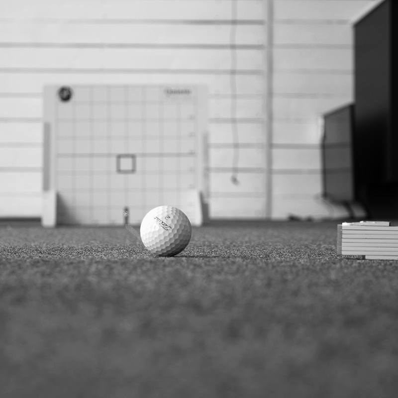 Golfkurs med fokus på svingteknik och puttning